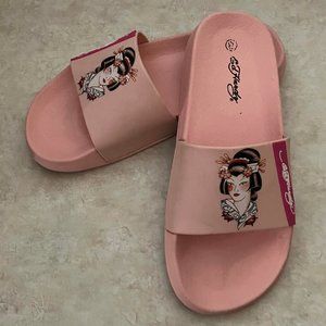 Ed Hardy size 8 pink Geisha slides